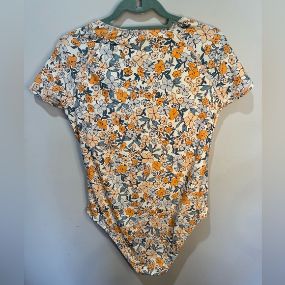 CUPSHE XL One Piece Women’s Mock Neck Zipper Short Sleeve Bathing Suit NWT - Picture 4 of 7